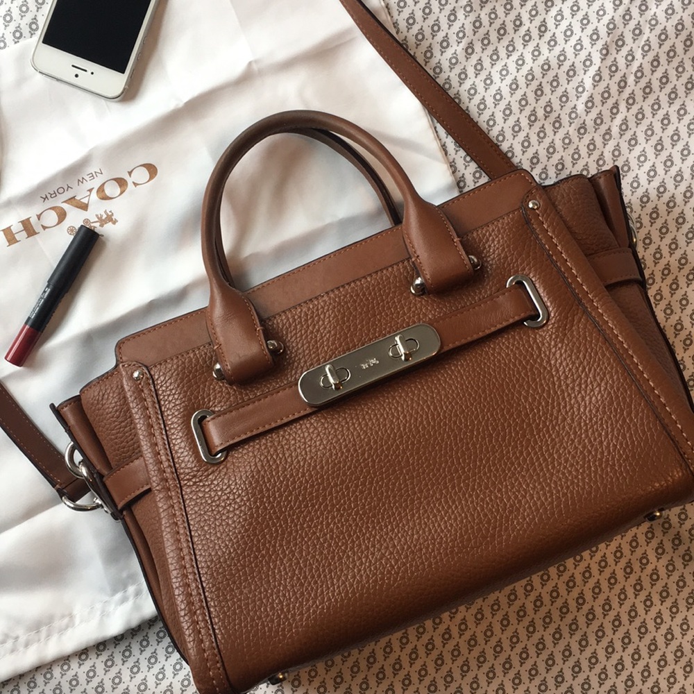 EC COACH Swagger 27, Camel, Pebbled Leather